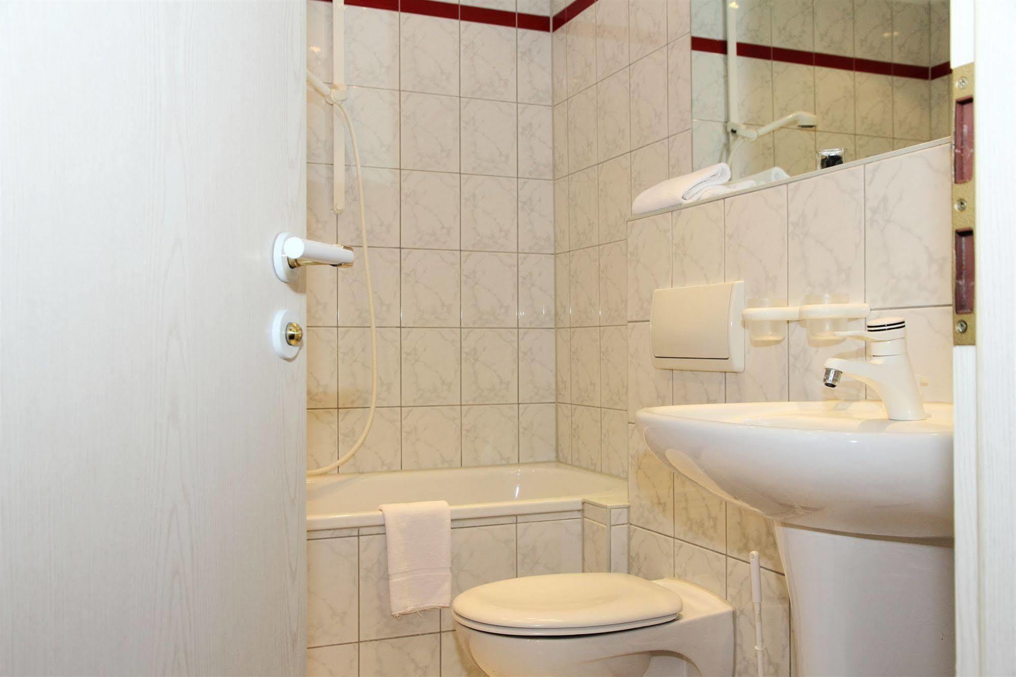 Hotel Und Restaurant Kranichsberg Woltersdorf  Kültér fotó