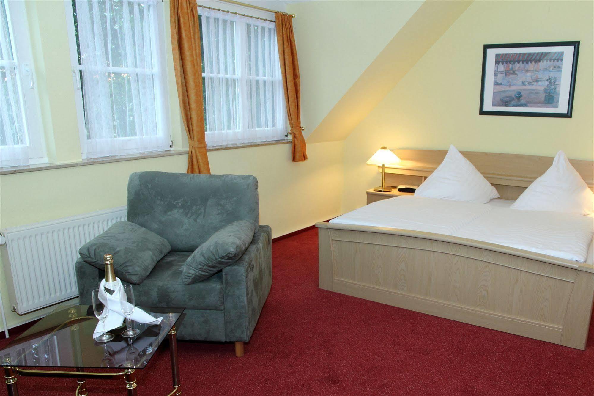 Hotel Und Restaurant Kranichsberg Woltersdorf  Kültér fotó